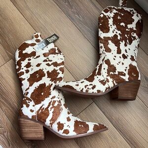 NWT DINGO Hair-On boots, Size 8